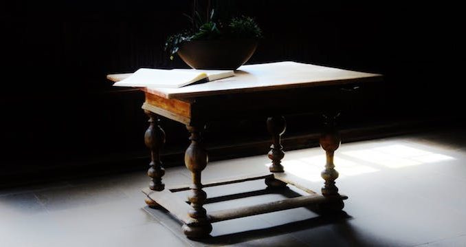 Consejos para restaurar muebles de madera antiguos